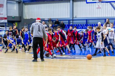 Odessa, Ukrayna - 23 Aralık 2018: genç çocuk basketbol oynamak, Çocuk spor basketbol kulübü çocuk spor okulu kutlama sırasında çocuk spor yarışmalara katılmak