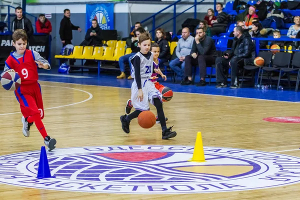 Odessa Ukraine Dezember 2018 Kleinkinder Spielen Basketball Nehmen Kindersportwettbewerben Während — Stockfoto