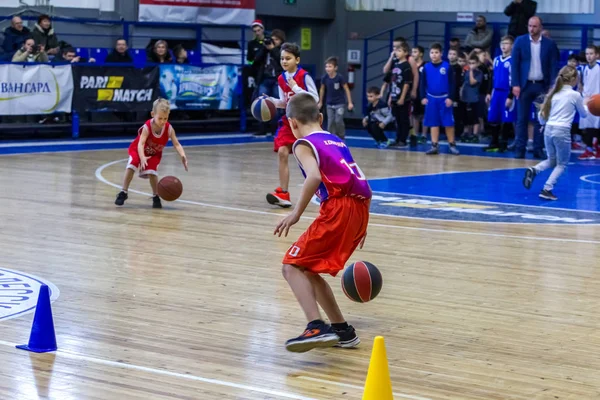 Odessa Ucrania Diciembre 2018 Niños Pequeños Juegan Baloncesto Participan Competiciones — Foto de Stock