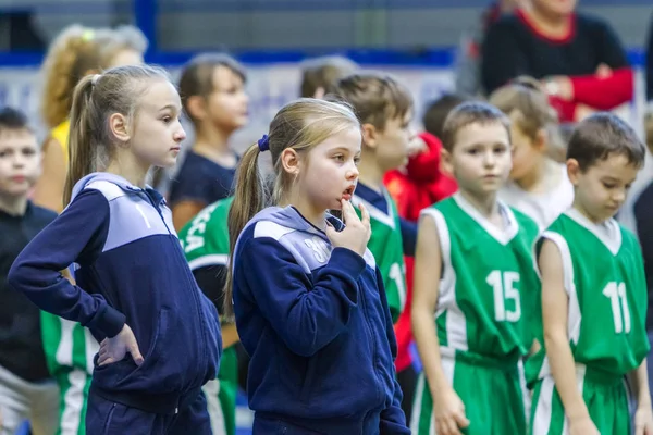 Οδησσός Ουκρανία Δεκεμβρίου 2018 Μικρά Παιδιά Παίζουν Μπάσκετ Συμμετέχει Αθλητικούς — Φωτογραφία Αρχείου