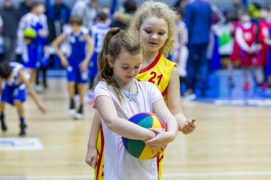 Odessa, Ukrayna - 23 Aralık 2018: genç çocuk basketbol oynamak, Çocuk spor basketbol kulübü çocuk spor okulu kutlama sırasında çocuk spor yarışmalara katılmak