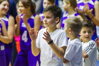 Odessa, Ukrayna - 23 Aralık 2018: genç çocuk basketbol oynamak, Çocuk spor basketbol kulübü çocuk spor okulu kutlama sırasında çocuk spor yarışmalara katılmak