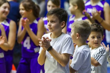 Odessa, Ukrayna - 23 Aralık 2018: genç çocuk basketbol oynamak, Çocuk spor basketbol kulübü çocuk spor okulu kutlama sırasında çocuk spor yarışmalara katılmak