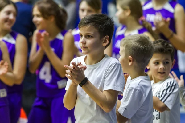 Odessa, Ukrayna - 23 Aralık 2018: genç çocuk basketbol oynamak, Çocuk spor basketbol kulübü çocuk spor okulu kutlama sırasında çocuk spor yarışmalara katılmak