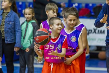 Odessa, Ukrayna - 23 Aralık 2018: genç çocuk basketbol oynamak, Çocuk spor basketbol kulübü çocuk spor okulu kutlama sırasında çocuk spor yarışmalara katılmak