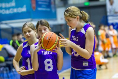 Odessa, Ukrayna - 23 Aralık 2018: genç çocuk basketbol oynamak, Çocuk spor basketbol kulübü çocuk spor okulu kutlama sırasında çocuk spor yarışmalara katılmak