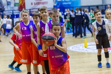 Odessa, Ukrayna - 23 Aralık 2018: genç çocuk basketbol oynamak, Çocuk spor basketbol kulübü çocuk spor okulu kutlama sırasında çocuk spor yarışmalara katılmak