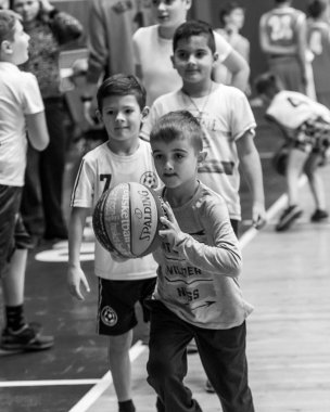 Odessa, Ukrayna - 23 Aralık 2018: genç çocuk basketbol oynamak, Çocuk spor basketbol kulübü çocuk spor okulu kutlama sırasında çocuk spor yarışmalara katılmak