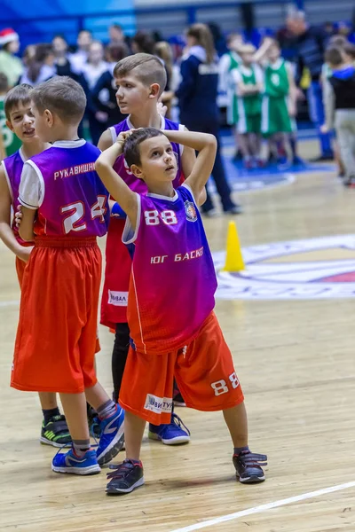 Odessa, Ukrayna - 23 Aralık 2018: genç çocuk basketbol oynamak, Çocuk spor basketbol kulübü çocuk spor okulu kutlama sırasında çocuk spor yarışmalara katılmak