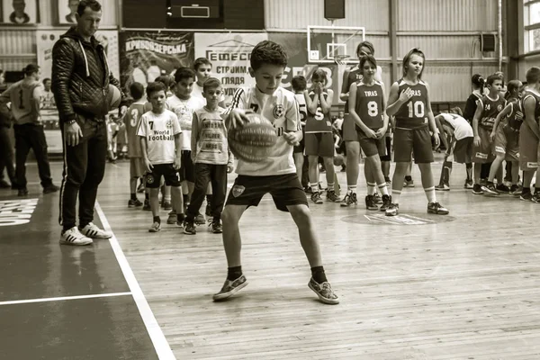 Одесса Украина Декабря 2018 Года Маленькие Дети Играют Баскетбол Участвуют — стоковое фото
