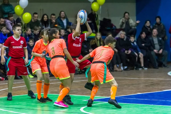 Odessa Ucrânia Dezembro 2018 Crianças Pequenas Jogam Rugby Enquanto Brincam — Fotografia de Stock