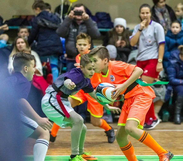 Οδησσός Ουκρανία Decemb 2018 Μικρά Παιδιά Παίζουν Ράγκμπι Παίζοντας Στην — Φωτογραφία Αρχείου