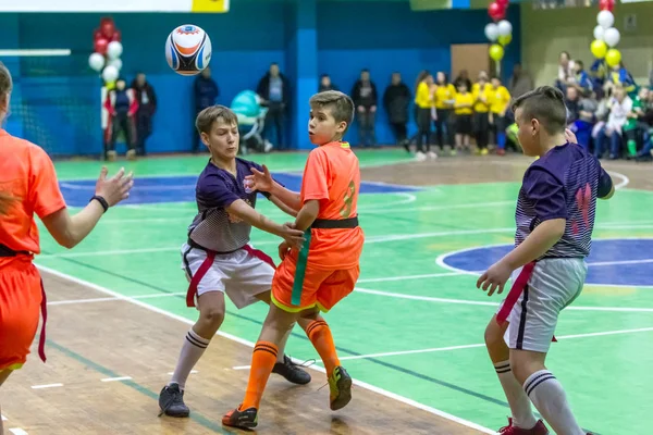 Odessa Ucrania Diciembre 2018 Los Niños Pequeños Juegan Rugby Mientras —  Fotos de Stock