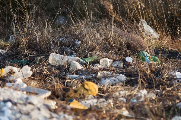 Derramó Basura Playa Una Gran Ciudad Vacío Utiliza Botellas Plástico — Foto de Stock