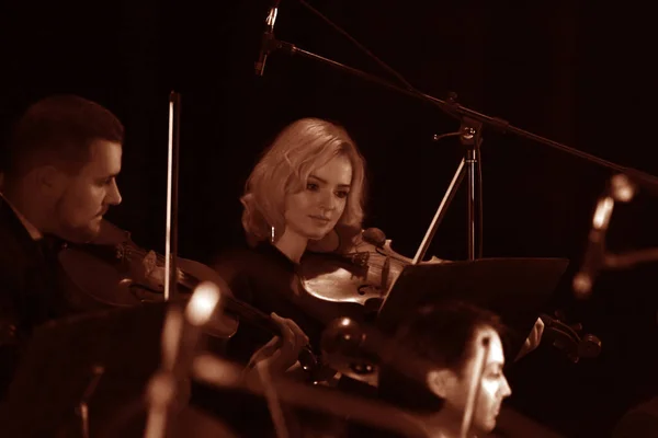오데사 우크라이나 2019 심포니 오케스트라 콘서트 무대에서 음악가 심포니 오케스트라의 — 스톡 사진