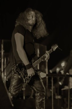 Odessa, Ukrayna - 24 Ocak 2019: sahne alanı'nda canlı müzik Rock grubu. Ivan Voron ve çirkin Hard Rock göstermek için davet ediyoruz. Zor bir müzikal olay Odessa canlı hard rock müzik festivalinde