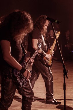 Odessa, Ukrayna - 24 Ocak 2019: sahne alanı'nda canlı müzik Rock grubu. Ivan Voron ve çirkin Hard Rock göstermek için davet ediyoruz. Zor bir müzikal olay Odessa canlı hard rock müzik festivalinde