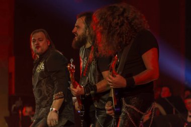 Odessa, Ukrayna - 24 Ocak 2019: sahne alanı'nda canlı müzik Rock grubu. Ivan Voron ve çirkin Hard Rock göstermek için davet ediyoruz. Zor bir müzikal olay Odessa canlı hard rock müzik festivalinde