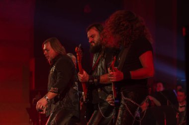 Odessa, Ukrayna - 24 Ocak 2019: sahne alanı'nda canlı müzik Rock grubu. Ivan Voron ve çirkin Hard Rock göstermek için davet ediyoruz. Zor bir müzikal olay Odessa canlı hard rock müzik festivalinde