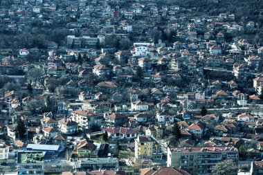 Ovech, Bulgaristan -15 Ocak 2019: İl kasaba, Ovech, Ortaçağ Kalesi kaya üst kısmından yapılan Ovech, Provadia, Bulgaristan, muhteşem hava Panoraması. Görünüm bakan şehir
