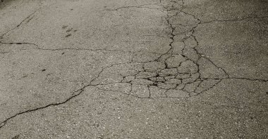 Herhangi bir yaratıcı tasarım için temel olarak kırık arka plan. Çimento, asfalt zemin fissür desen. Doku çatlamak. Kırık duvar doku kırık tabak, Özet satırları sıkıntılı arka plan desen