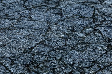 Herhangi bir yaratıcı tasarım için temel olarak kırık arka plan. Çimento, rok fissür desen. Doku çatlamak. Kırık duvar doku kırık tabak, Özet satırları sıkıntılı arka plan desen