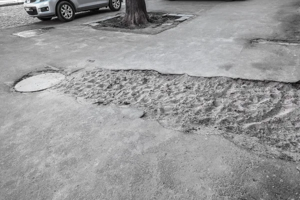 Πολύ Κακή Ποιότητα Δρόμο Λακκούβες Τρύπα Στην Άσφαλτο Κακή Άσφαλτος — Φωτογραφία Αρχείου