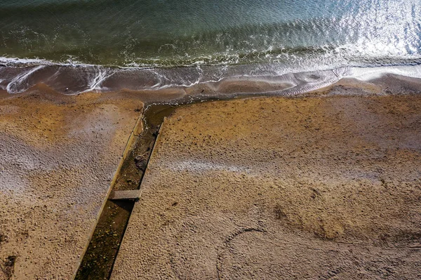 Einleitung Von Schmutzigem Industrieabwasser Ins Meer Stadtstrand Vergiftung Von Erholungsgebieten — Stockfoto