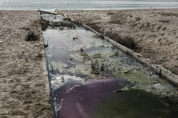 Descarga Aguas Residuales Industriales Sucias Mar Playa Ciudad Envenenamiento Áreas — Foto de Stock