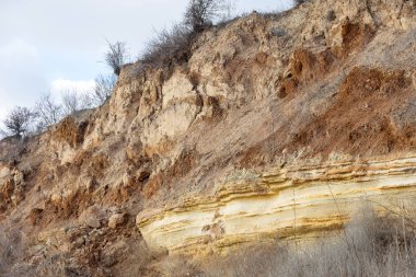 Karadeniz kıyısında heyelan bölgesi. Deniz kaya kabuğu taştan. Yağışlı sezon sırasında doğal afet bölgesi. Tepenin yamacında boyunca dünya fişinin geniş kitlelere evleri yok. Heyelan - lif için tehdit