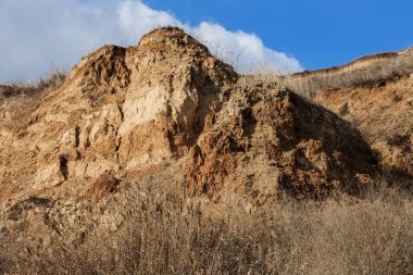 Karadeniz kıyısında heyelan bölgesi. Deniz kaya kabuğu taştan. Yağışlı sezon sırasında doğal afet bölgesi. Tepenin yamacında boyunca dünya fişinin geniş kitlelere evleri yok. Heyelan - lif için tehdit