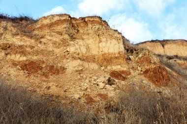 Karadeniz kıyısında heyelan bölgesi. Deniz kaya kabuğu taştan. Yağışlı sezon sırasında doğal afet bölgesi. Tepenin yamacında boyunca dünya fişinin geniş kitlelere evleri yok. Heyelan - lif için tehdit
