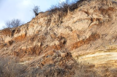 Karadeniz kıyısında heyelan bölgesi. Deniz kaya kabuğu taştan. Yağışlı sezon sırasında doğal afet bölgesi. Tepenin yamacında boyunca dünya fişinin geniş kitlelere evleri yok. Heyelan - lif için tehdit