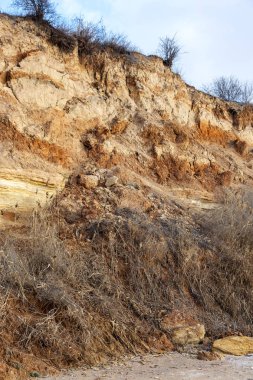 Karadeniz kıyısında heyelan bölgesi. Deniz kaya kabuğu taştan. Yağışlı sezon sırasında doğal afet bölgesi. Tepenin yamacında boyunca dünya fişinin geniş kitlelere evleri yok. Heyelan - lif için tehdit