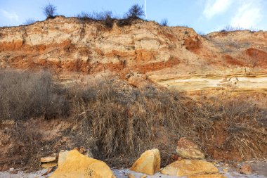 Karadeniz kıyısında heyelan bölgesi. Deniz kaya kabuğu taştan. Yağışlı sezon sırasında doğal afet bölgesi. Tepenin yamacında boyunca dünya fişinin geniş kitlelere evleri yok. Heyelan - lif için tehdit