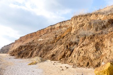 Karadeniz kıyısında heyelan bölgesi. Deniz kaya kabuğu taştan. Yağışlı sezon sırasında doğal afet bölgesi. Tepenin yamacında boyunca dünya fişinin geniş kitlelere evleri yok. Heyelan - lif için tehdit