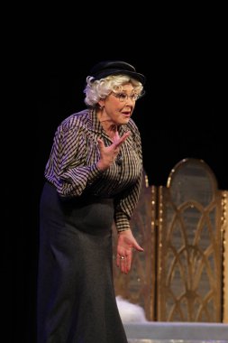 Odessa, Ukrayna - 26 Şubat 2016: Tiyatro oyuncuları komedi çocuk Kiralık performansını gizli aşıkların rol oynamaktadır. Aktörler sırasında komedi Tiyatro sahne