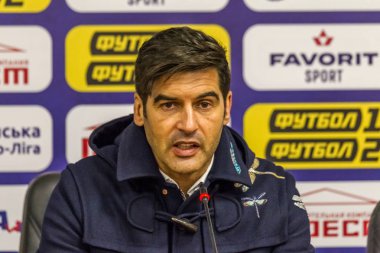 ODESSA, UKRAINE -2 Mart 2019: Ünlü futbol teknik direktörü Paulo Alexandre Rodrigues Fonseca ile Shakhtar (Donetsk) maçı sırasında Chornomorets. Basın toplantısı, yorumlar Baş antrenör Paulo Fonseca