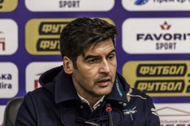 ODESSA, UKRAINE -2 Mart 2019: Ünlü futbol teknik direktörü Paulo Alexandre Rodrigues Fonseca ile Shakhtar (Donetsk) maçı sırasında Chornomorets. Basın toplantısı, yorumlar Baş antrenör Paulo Fonseca