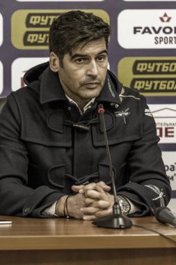ODESSA, UKRAINE -2 Mart 2019: Ünlü futbol teknik direktörü Paulo Alexandre Rodrigues Fonseca ile Shakhtar (Donetsk) maçı sırasında Chornomorets. Basın toplantısı, yorumlar Baş antrenör Paulo Fonseca