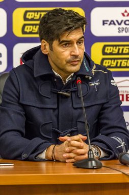 ODESSA, UKRAINE -2 Mart 2019: Ünlü futbol teknik direktörü Paulo Alexandre Rodrigues Fonseca ile Shakhtar (Donetsk) maçı sırasında Chornomorets. Basın toplantısı, yorumlar Baş antrenör Paulo Fonseca