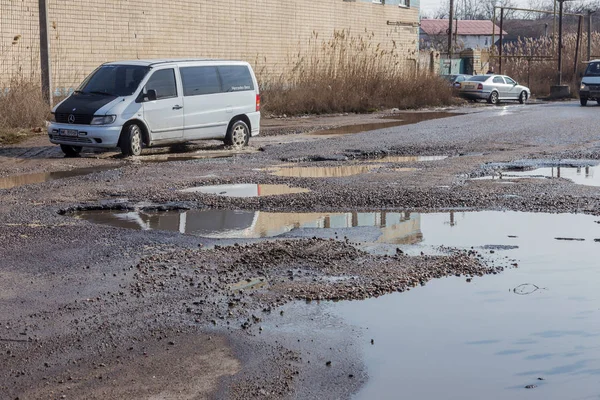 Οδησσός Ουκρανία Μάρτιο 2019 Κατεστραμμένο Ασφαλτοστρωμένο Δρόμο Λακκούβες Που Προκαλείται — Φωτογραφία Αρχείου