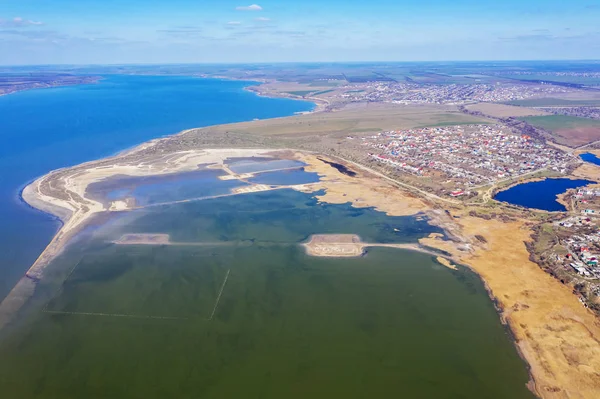 Piste Urme Cauciuc Adânc Drum Este Acoperit Nisip Umed Murdar — Fotografie de stoc gratuită