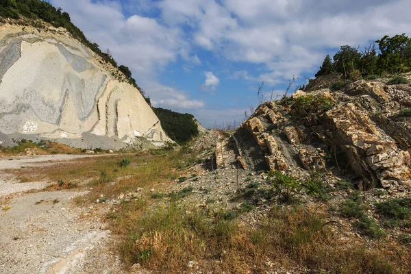 Şeyl Dağlar Çukurlar Çimento Taş Duvar Dokusu Büyük Bir Taş — Stok fotoğraf