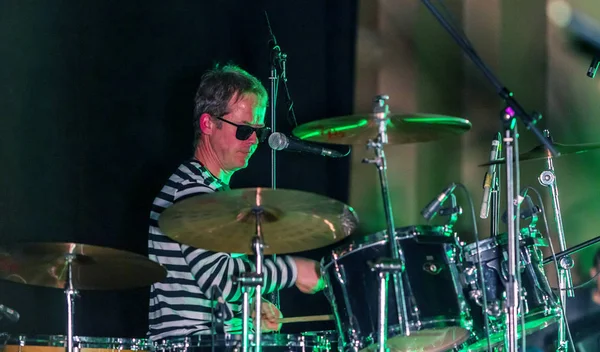 Odessa, Ukrayna - 16 Mart 2019: Rock konseri Queen tribute show, Kraliçe nin bohem gece. Rock grubu efsanevi Freddy Merqury grubu Queen performansını kopyalar. Rock konseri Kraliçe