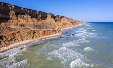 Dağ heyelan çevreye tehlikeli bir alanda. Zemin, büyük kir tabakalarının kökenli büyük boşlukta. Ölümcül tehlike, heyelan Dağı. Toprak erozyonu çığ. Dik sahil, çatlamak