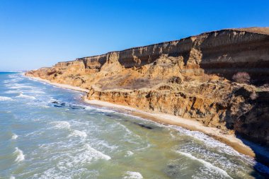Dağ heyelan çevreye tehlikeli bir alanda. Zemin, büyük kir tabakalarının kökenli büyük boşlukta. Ölümcül tehlike, heyelan Dağı. Toprak erozyonu çığ. Dik sahil, çatlamak
