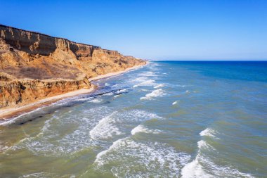 Dağ heyelan çevreye tehlikeli bir alanda. Zemin, büyük kir tabakalarının kökenli büyük boşlukta. Ölümcül tehlike, heyelan Dağı. Toprak erozyonu çığ. Dik sahil, çatlamak