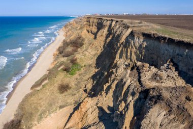 Dağ heyelan çevreye tehlikeli bir alanda. Zemin, büyük kir tabakalarının kökenli büyük boşlukta. Ölümcül tehlike, heyelan Dağı. Toprak erozyonu çığ. Dik sahil, çatlamak