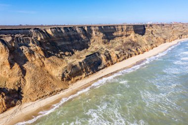 Dağ heyelan çevreye tehlikeli bir alanda. Zemin, büyük kir tabakalarının kökenli büyük boşlukta. Ölümcül tehlike, heyelan Dağı. Toprak erozyonu çığ. Dik sahil, çatlamak